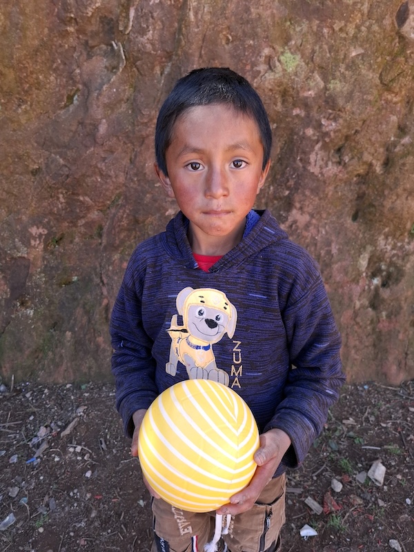 La Educación Salva Vidas - Henry es un niño con beca educativa y de soporte vital básico en Guatemala