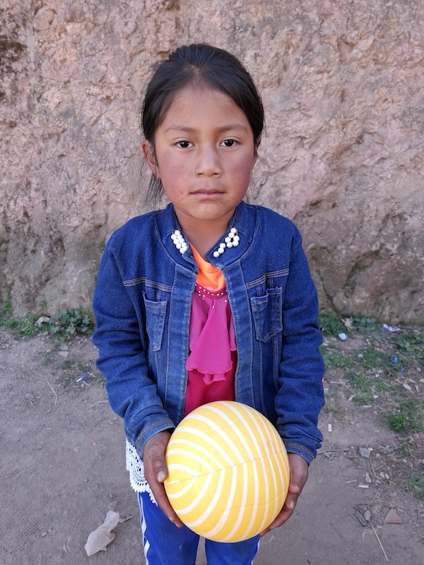 La Educación Salva Vidas - Maybelin es una niña con beca educativa y de soporte vital básico en Guatemala