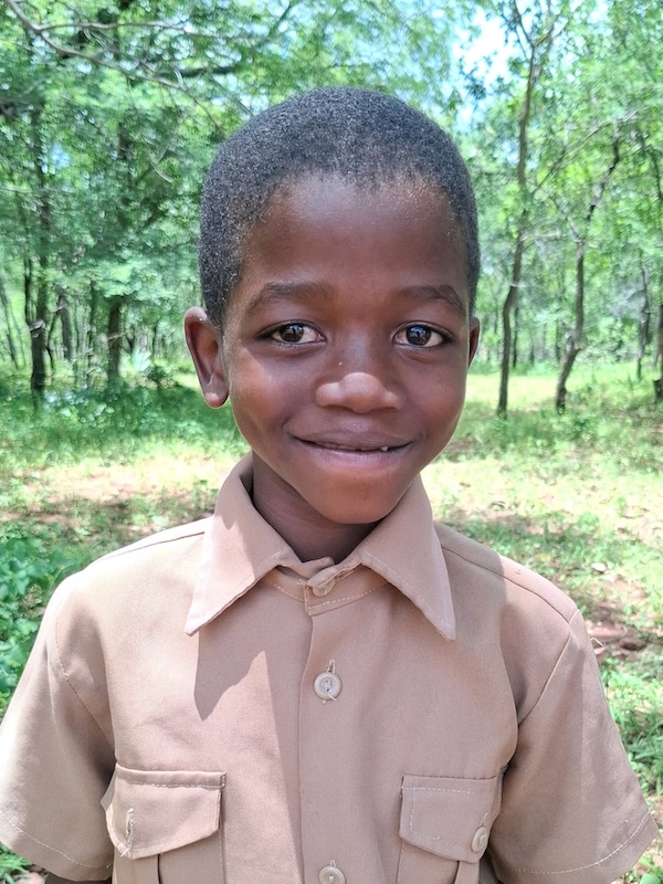 La Educación Salva Vidas - Siyanda es un niño con baca educativa y de soporte vital básico en Zimbabue